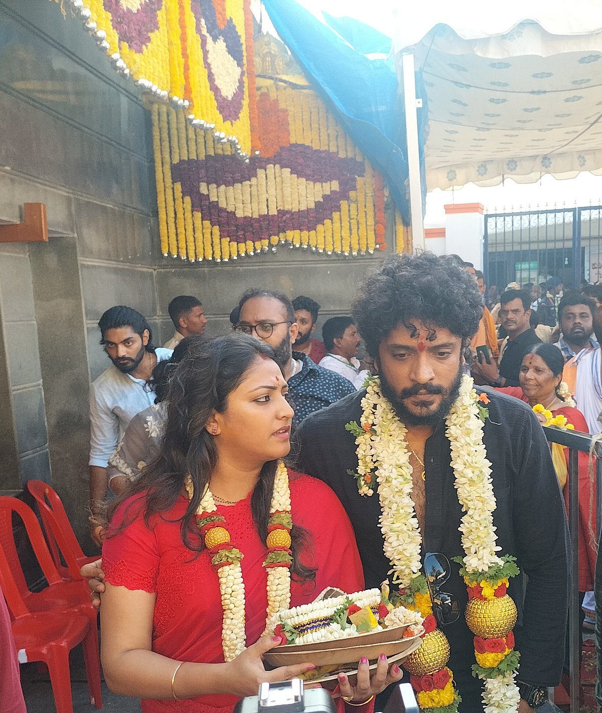 ಹಾಸನಾಂಬೆ ದರ್ಶನ ಪಡೆದ ವಸಿಷ್ಠ –ಹರಿಪ್ರಿಯಾ ದಂಪತಿ