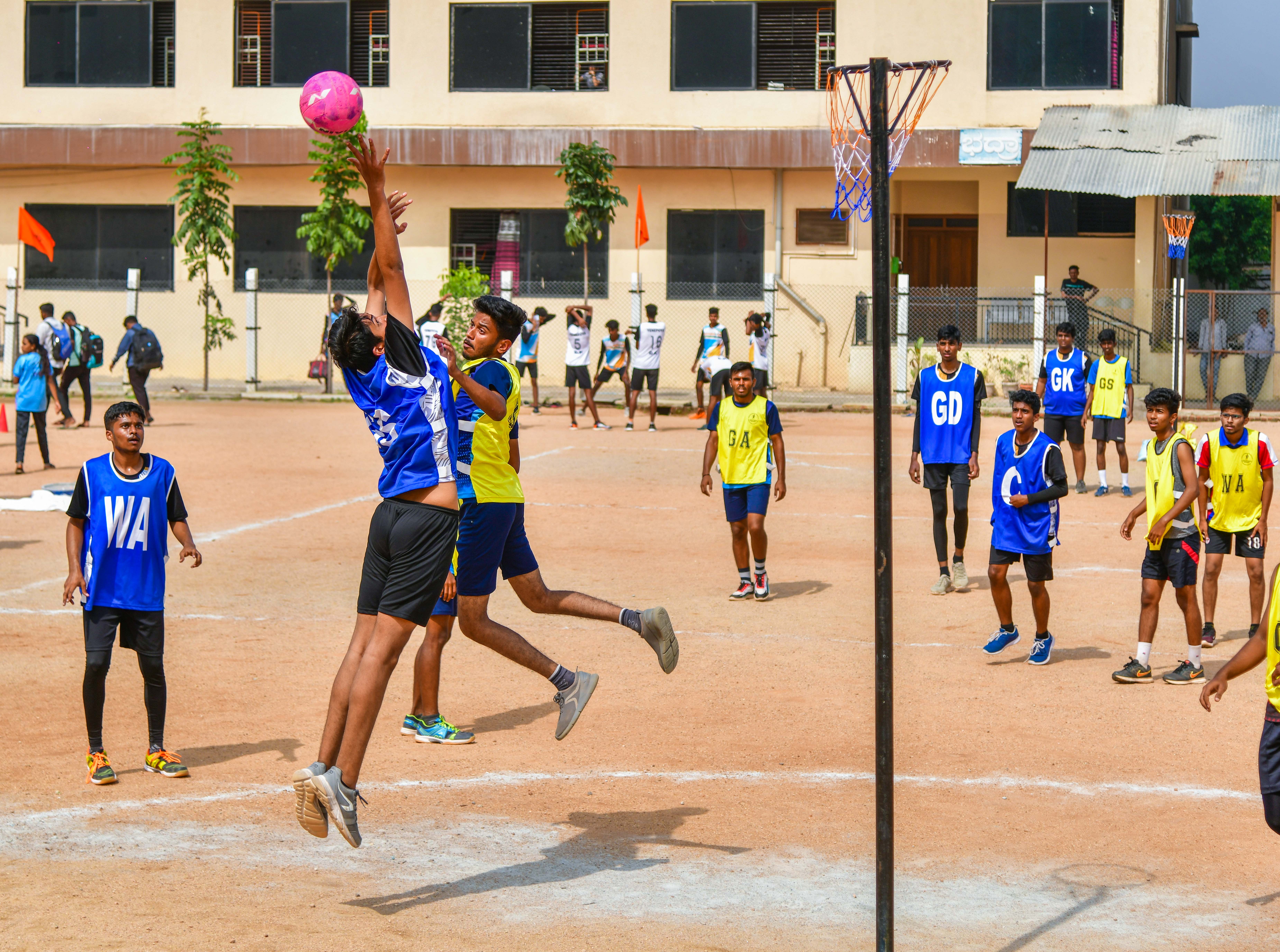 ಕೊಪ್ಪಳದ ಶಾರದಾ ಪದವಿಪೂರ್ವ ಕಾಲೇಜಿನಲ್ಲಿ ಶುಕ್ರವಾರ ನಡೆದ ಪದವಿ ಪೂರ್ವ ಕಾಲೇಜುಗಳ ರಾಜ್ಯಮಟ್ಟದ ನೆಟ್‌ಬಾಲ್‌ ಟೂರ್ನಿಯಲ್ಲಿ ತಂಡಗಳ ಪೈಪೋಟಿಯ ಚಿತ್ರಣ –ಪ್ರಜಾವಾಣಿ ಚಿತ್ರ/ಭರತ್‌ ಕಂದಕೂರ