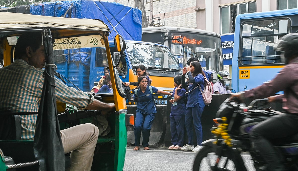 ಸ್ಕೈವಾಕ್‌: ತ್ಯಾಜ್ಯ, ಮದ್ಯ ಸೇವನೆ, ದರೋಡೆ ತಾಣ!