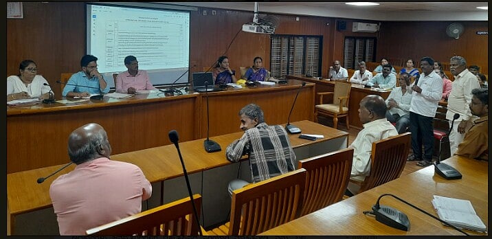 ಗುತ್ತಿಗೆದಾರರು, ಅಧಿಕಾರಿಗಳ ವಿರುದ್ಧ ಸದಸ್ಯರ ಆಕ್ರೋಶ 