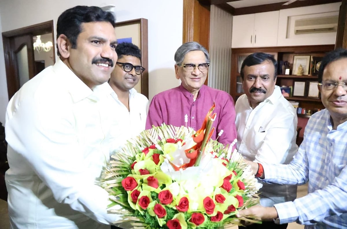 ಬಿಜೆಪಿ ಮುಖಂಡ ಎಸ್.ಎಂ.ಕೃಷ್ಣ ಭೇಟಿಯಾದ ಬಿ.ವೈ.ವಿಜಯೇಂದ್ರ 