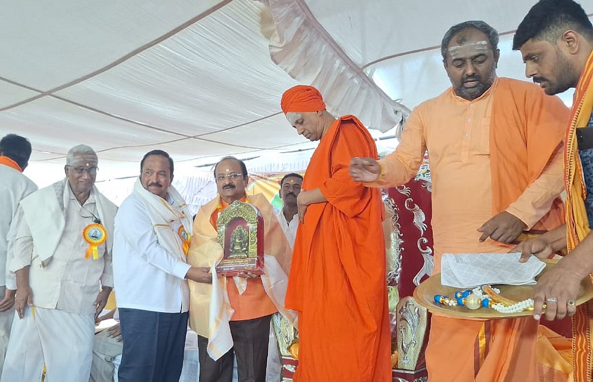 ಜನಜಾಗೃತಿ ಸಮಾವೇಶ | ವಿದ್ಯೆ ಜತೆ ಜೀವನ ಮೌಲ್ಯ ಕಲಿಸಿ: ಸಿದ್ದಲಿಂಗ ಸ್ವಾಮೀಜಿ ಸಲಹೆ