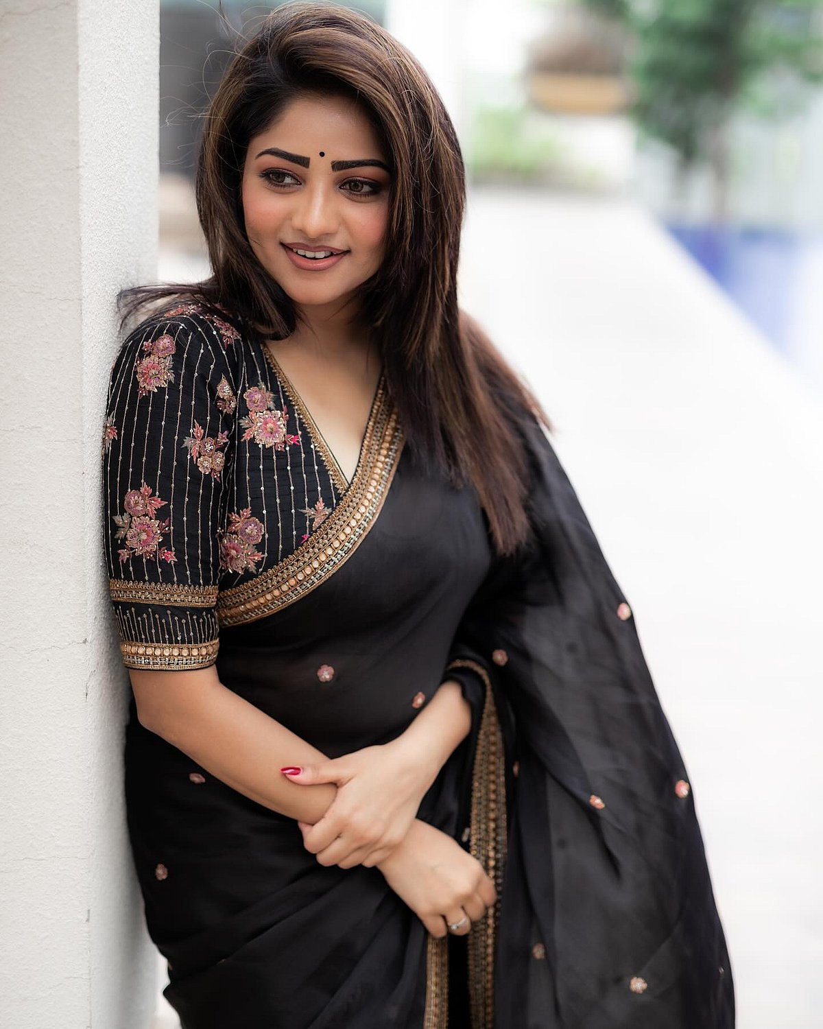 PHOTOS | ಕಪ್ಪು ಬಣ್ಣದ ಸೀರೆಯಲ್ಲಿ ಕಂಗೊಳಿಸಿದ ಡಿಂಪಲ್‌ ಕ್ವೀನ್ ರಚಿತಾ ರಾಮ್