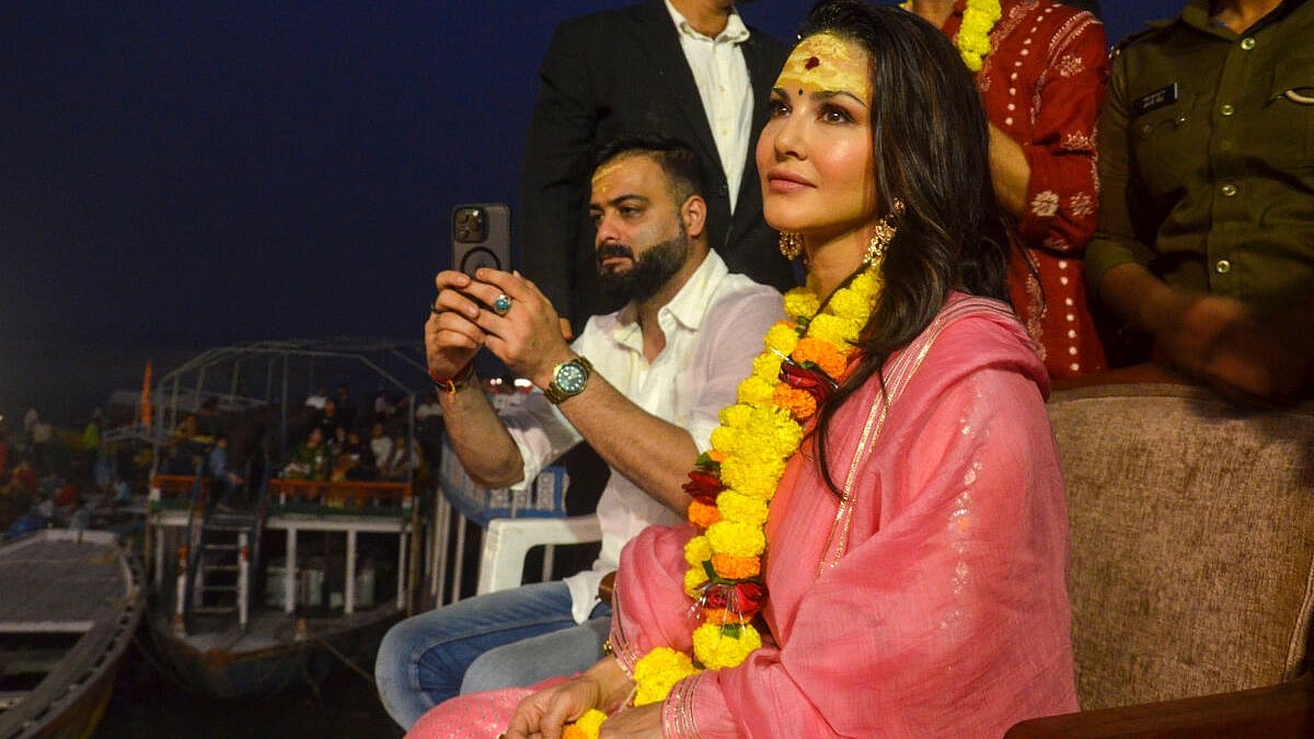 ವಾರಾಣಸಿ: ಗಂಗಾ ಆರತಿಯಲ್ಲಿ ಭಾಗಿಯಾದ ನಟಿ ಸನ್ನಿ ಲಿಯೋನ್‌