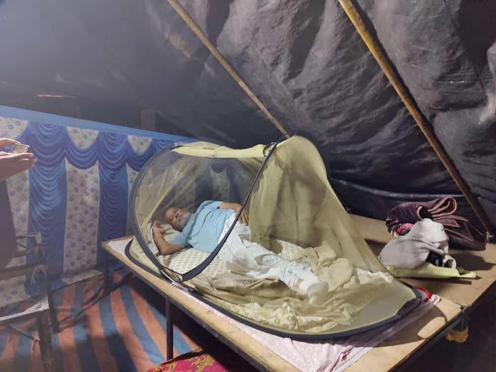 ಕೊಪ್ಪಳ: ಜಿಲ್ಲಾಡಳಿತ ಭವನದ ಮುಂದೆಯೇ ಮಲಗಿದ ಸಂಸದ ಸಂಗಣ್ಣ ಕರಡಿ