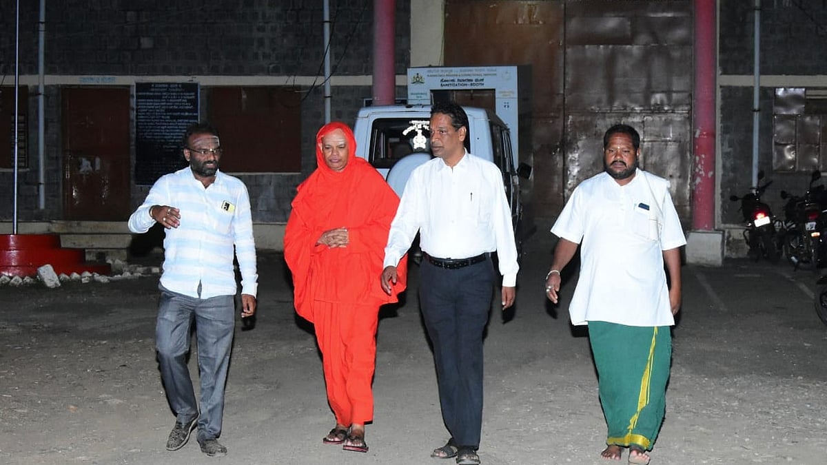 ಹೈಕೋರ್ಟ್‌ ಆದೇಶ: ಬಂಧಿಸಿದ ಕೆಲವೇ ಗಂಟೆಯಲ್ಲಿ ಶಿವಮೂರ್ತಿ ಮುರುಘಾ ಶರಣರು ಬಿಡುಗಡೆ