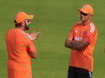 ಟೀಮ್ ಇಂಡಿಯಾ ಮುಖ್ಯ ಕೋಚ್ ರಾಹುಲ್ ದ್ರಾವಿಡ್ ಜೊತೆ ನಾಯಕ ರೋಹಿತ್ ಶರ್ಮಾ ಸಮಾಲೋಚನೆ