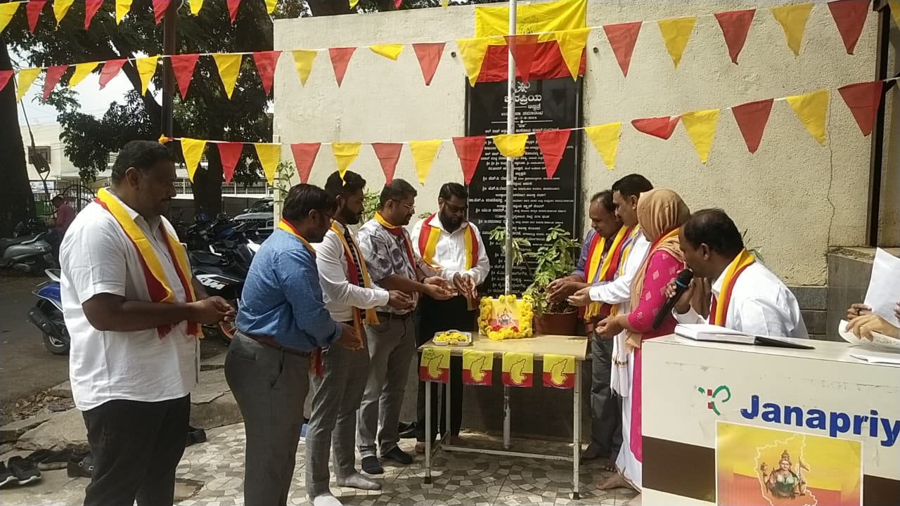 ಹಾಸನದ ಜನಪ್ರಿಯ ಆಸ್ಪತ್ರೆಯಲ್ಲಿ ಕನ್ನಡ ರಾಜ್ಯೋತ್ಸವ ಆಚರಿಸಲಾಯಿತು.