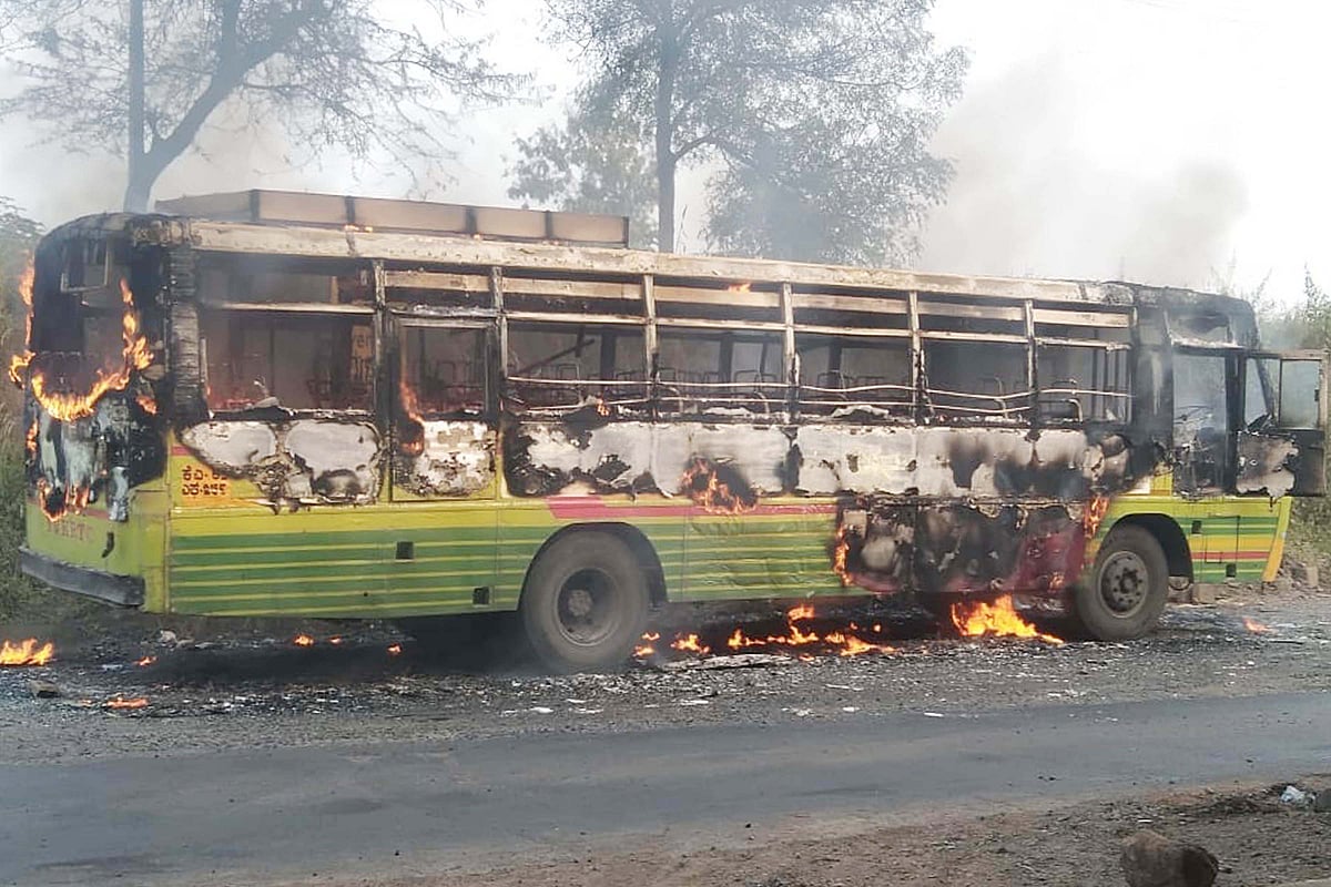 ಯಮಕನಮರಡಿ: ಸಾರಿಗೆ ಬಸ್‌ಗೆ ಆಕಸ್ಮಿಕ ಬೆಂಕಿ