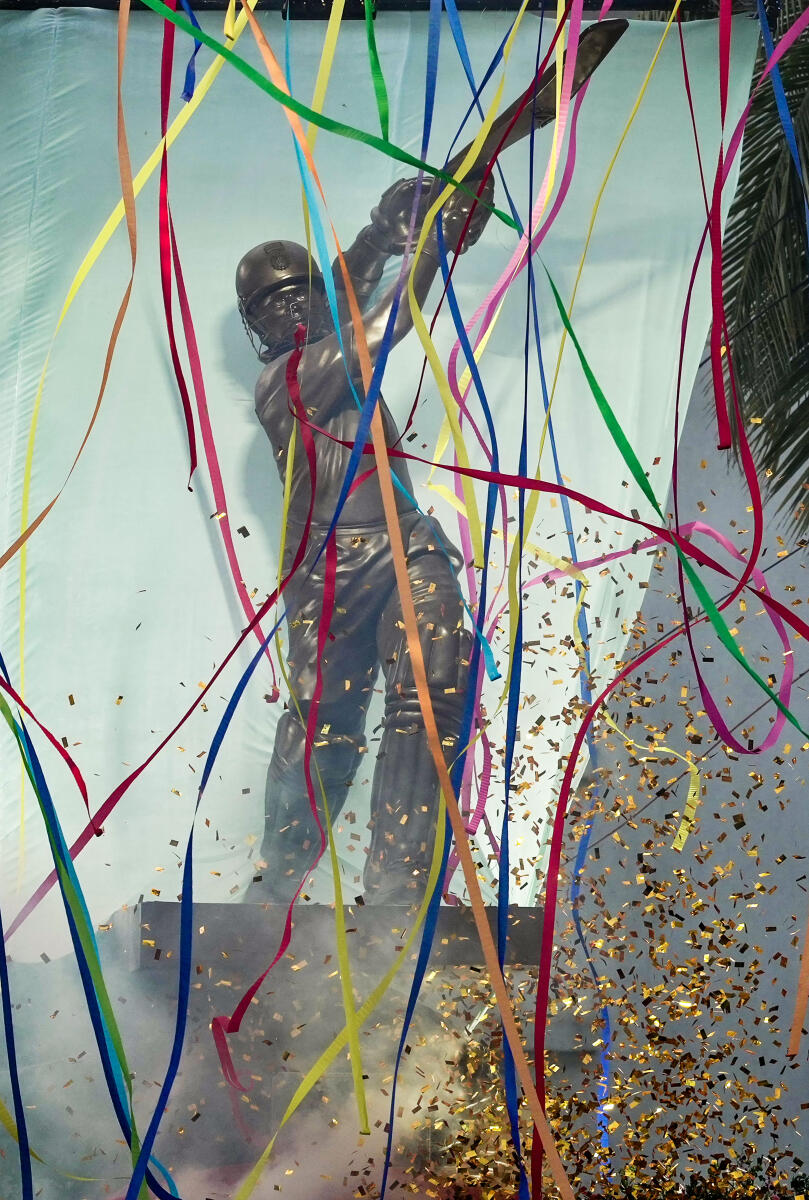 ವಾಂಖೆಡೆ ಕ್ರೀಡಾಂಗಣದಲ್ಲಿ ಸಚಿನ್ ತೆಂಡೂಲ್ಕರ್ ಪ್ರತಿಮೆ ಅನಾವರಣ