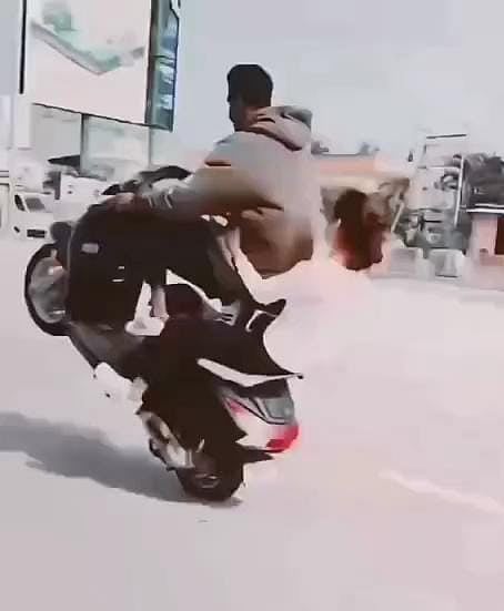 ಬೆಂಗಳೂರು–ಮೈಸೂರು ಹೆದ್ದಾರಿಯಲ್ಲಿ ಯುವತಿ ಕೂರಿಸಿಕೊಂಡು ಯುವಕನ ವಿಲೇ