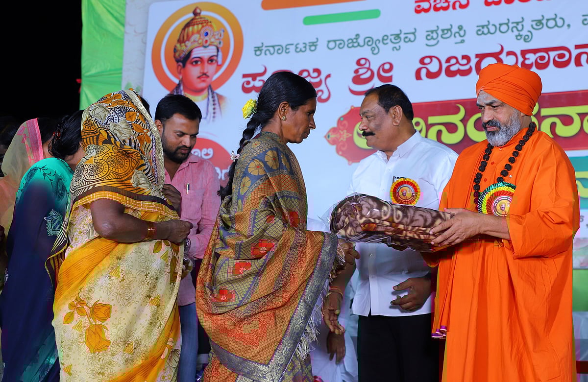 ಲಿಂಗಾಯತರ ಮನೆಯಲ್ಲಿ ಹೋಮ ಹವನ ದುರದೃಷ್ಟಕರ: ನಿಜಗುಣಾನಂದ ಸ್ವಾಮೀಜಿ  