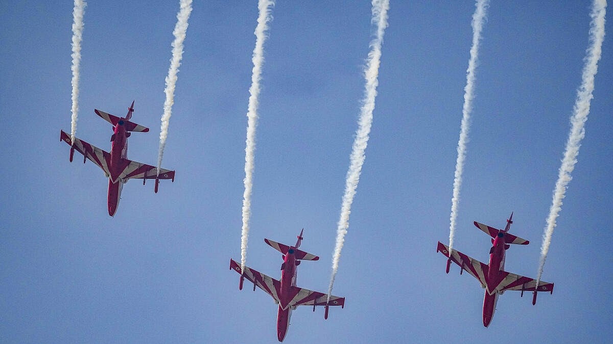 ವಿಶ್ವಕಪ್ ಫೈನಲ್‌ಗೂ ಮುನ್ನ ವಾಯುಪಡೆಯಿಂದ ಮೈನವಿರೇಳಿಸುವಂಥ ವೈಮಾನಿಕ ಪ್ರದರ್ಶನ