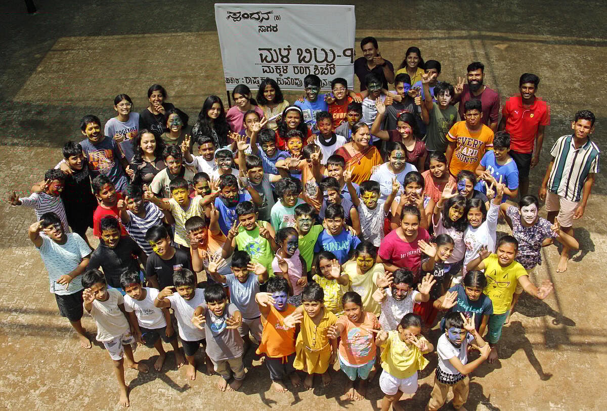 ಮಕ್ಕಳ ದಿನದ ವಿಶೇಷ: ಮೊಬೈಲ್ ಮುಳ್ಳಿನ ಮೇಲೆ ಸಿಲುಕಿದ ಮಕ್ಕಳ ಮನಸಿನ ಬಟ್ಟೆ!