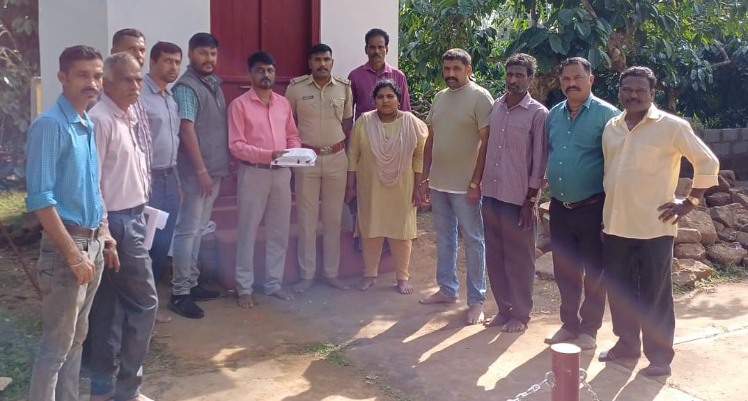 ಆನಂದಪುರದಲ್ಲಿ ಮಣ್ಣಿನಲ್ಲಿ ದೊರೆತ ಲೋಹವನ್ನು ಕಂದಾಯ ಅಧಿಕಾರಿಗಳು ಶಕ್ಕೆ ಪಡೆದರು