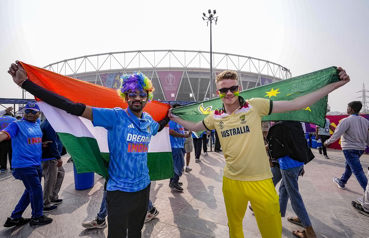 CWC IND vs AUS Final: ಭಾರತದ ತ್ರಿವರ್ಣ ಧ್ವಜದೊಂದಿಗೆ ಶುಭ ಕೋರಿದ ಅಭಿಮಾನಿಗಳು