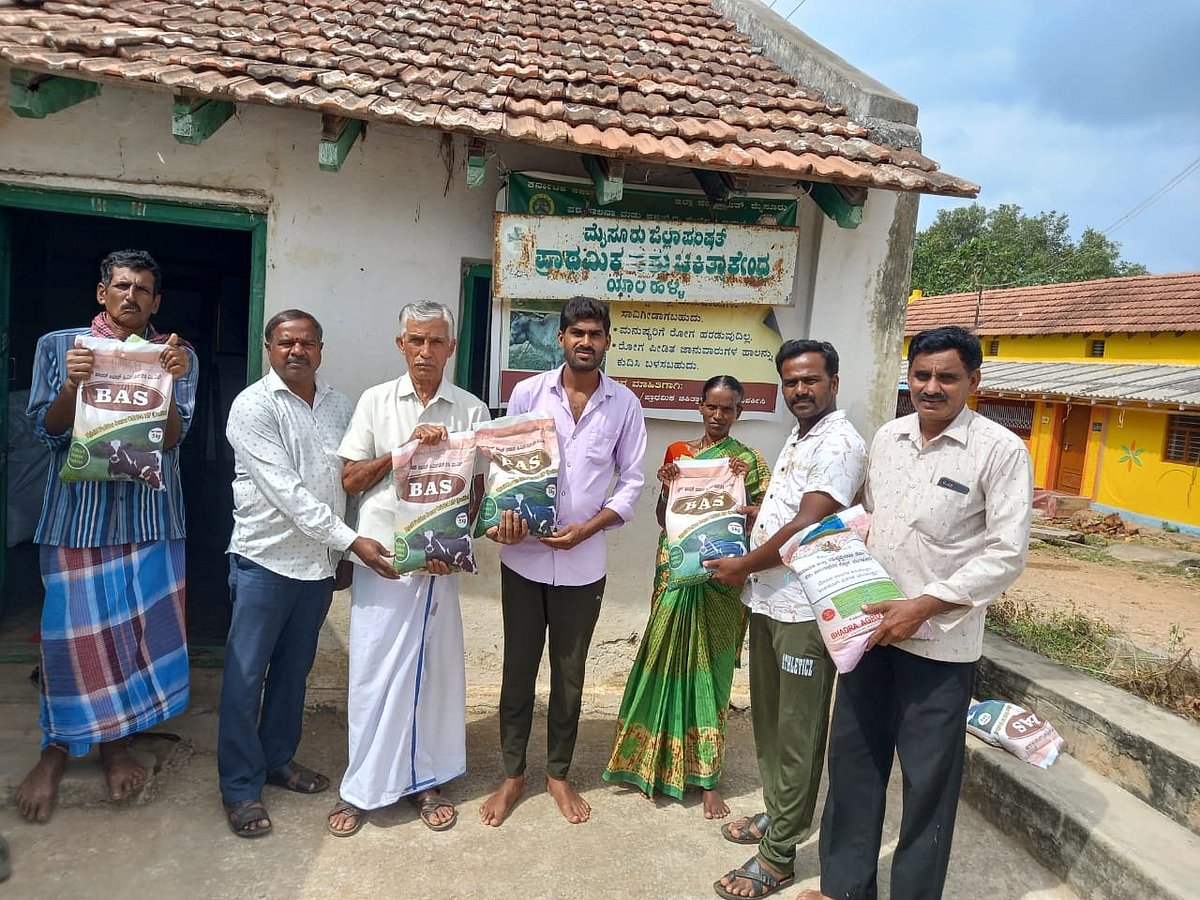 ರೈತರಿಗೆ ಬಿತ್ತನೆ ಬೀಜ ವಿತರಣೆ