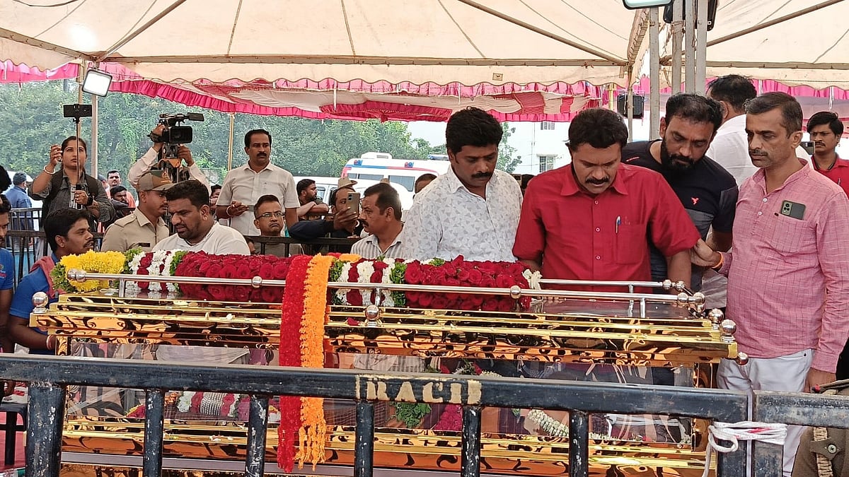 Photos | ಹಿರಿಯ ನಟಿ ಲೀಲಾವತಿ ಅಂತಿಮ ದರ್ಶನದ ಕ್ಷಣಗಳು...