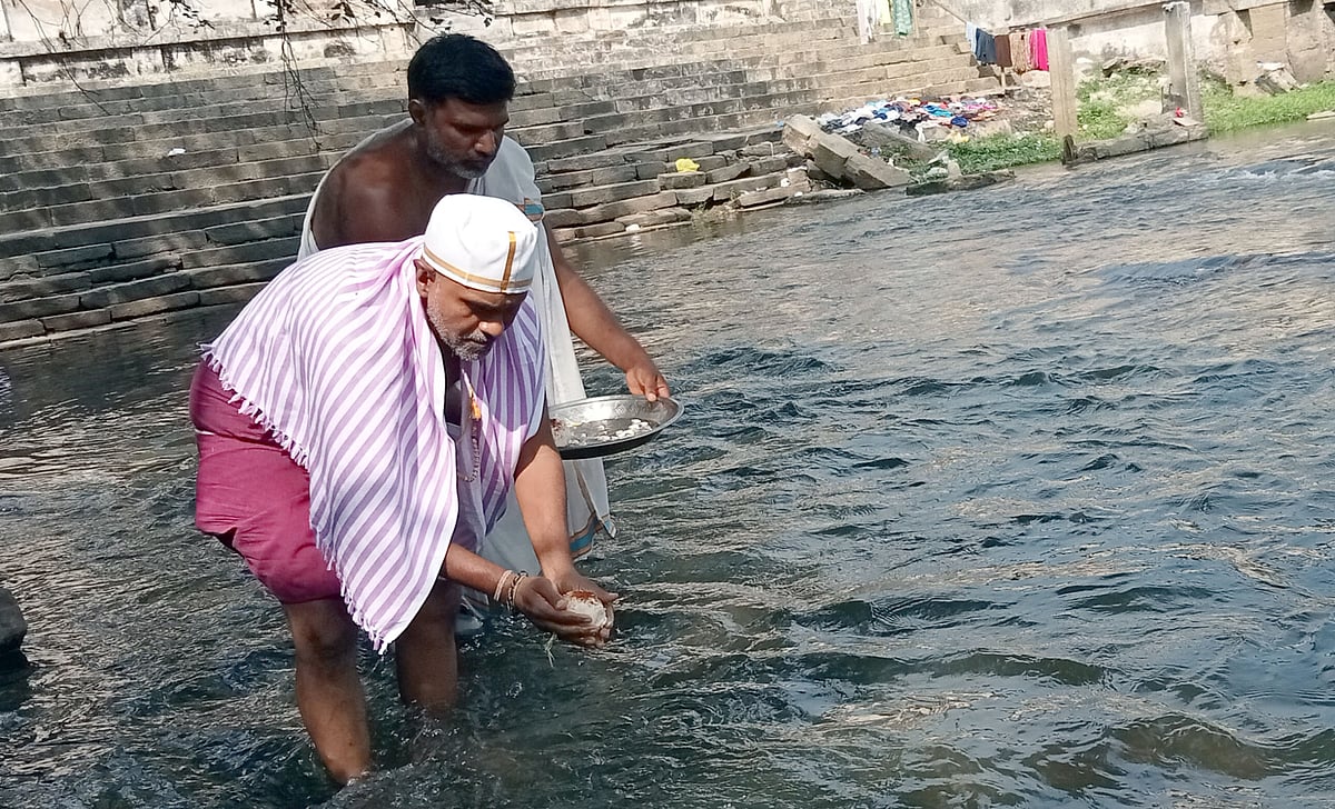 ಶ್ರೀರಂಗಪಟ್ಟಣ: ನಟಿ ಲೀಲಾವತಿ ಸಮಾಧಿಯ ಮೃತ್ತಿಕೆ ವಿಸರ್ಜನೆ