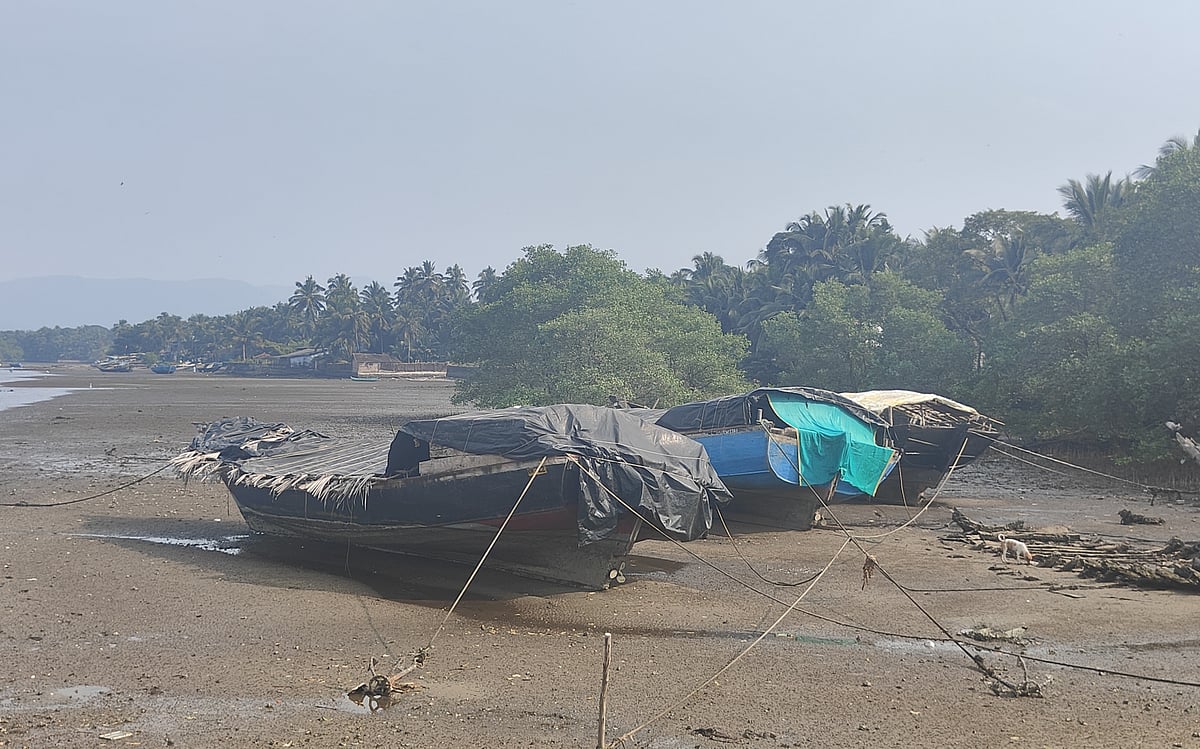 ನೇಪಥ್ಯದತ್ತ ಮರಳು ದೋಣಿಗಳು: ನೂರಾರು ಕಾರ್ಮಿಕರ ಬದುಕು ಅತಂತ್ರ