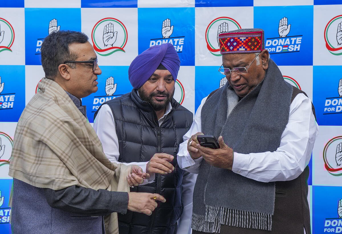 ₹1.38 ಲಕ್ಷ ನೀಡಿ ಕಾಂಗ್ರೆಸ್‌ನ ದೇಣಿಗೆ ಸಂಗ್ರಹ ಅಭಿಯಾನಕ್ಕೆ ಖರ್ಗೆ ಚಾಲನೆ