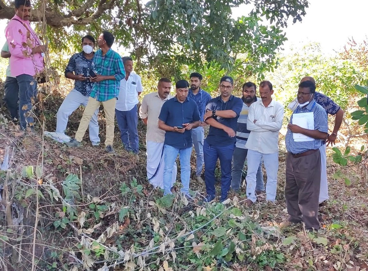 ಎಂಡೋಸಲ್ಫಾನ್ ಹೂತಿಟ್ಟ ಮಿಂಚಿಪದವು ಪಾಳುಬಾವಿಯ ಪರಿಶೀಲನೆ