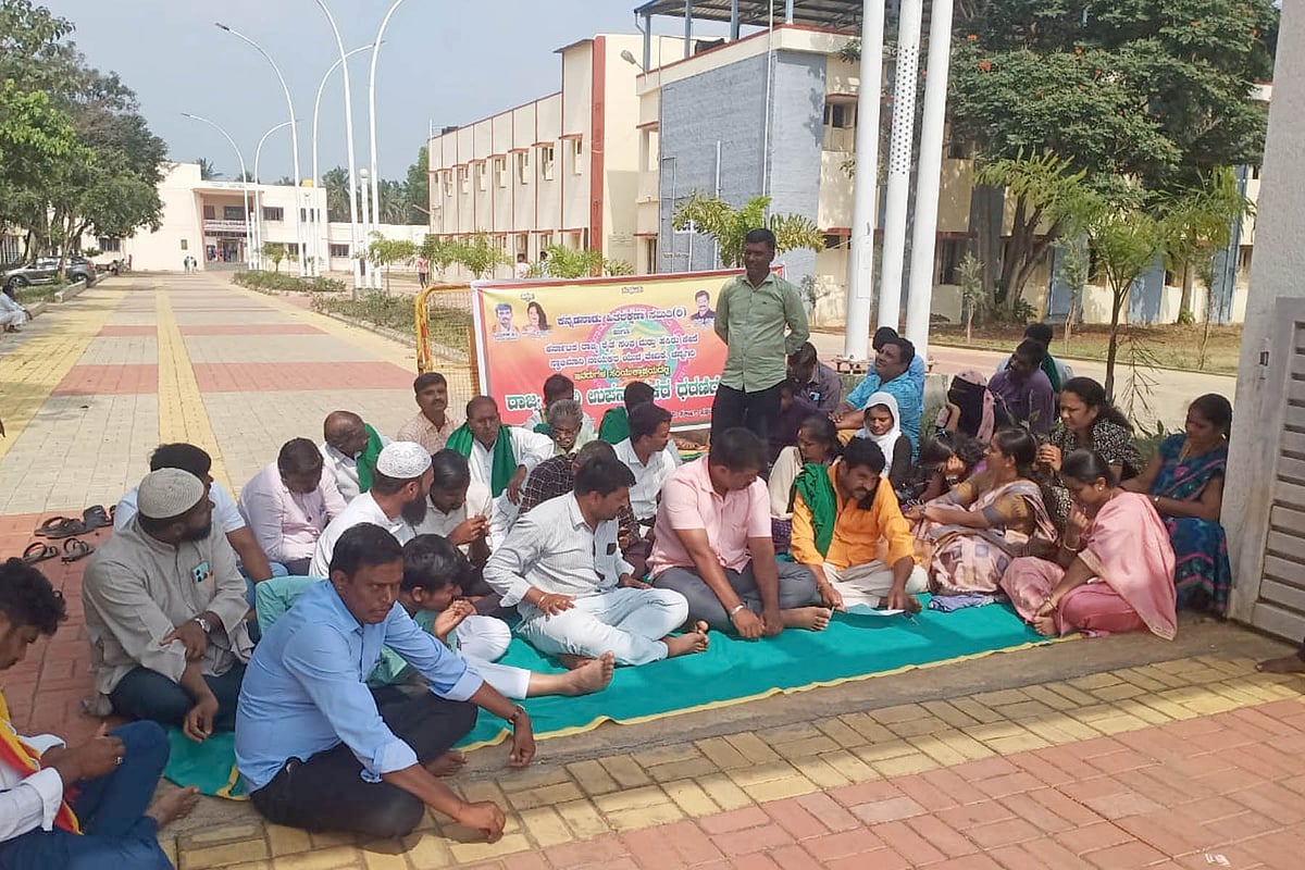 ಚನ್ನಗಿರಿ: ಅತಿಥಿ ಉಪನ್ಯಾಸಕರ ಪ್ರತಿಭಟನೆಗೆ ರೈತ ಸಂಘ ಬೆಂಬಲ