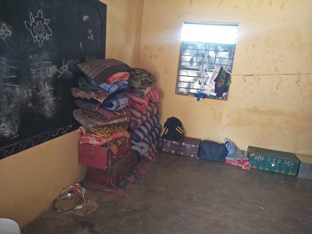 ಪರಶುರಾಂಪುರ: ವಿದ್ಯಾರ್ಥಿನಿಯರ ಗೋಳು ಕೇಳೋರಿಲ್ಲ