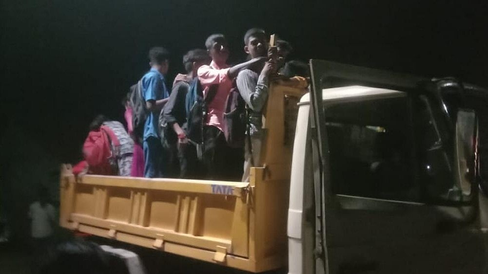 ಜೊಯಿಡಾ | ಕೇಳುವವರಿಲ್ಲ ವಿದ್ಯಾರ್ಥಿಗಳ ಅರಣ್ಯ ರೋದನ