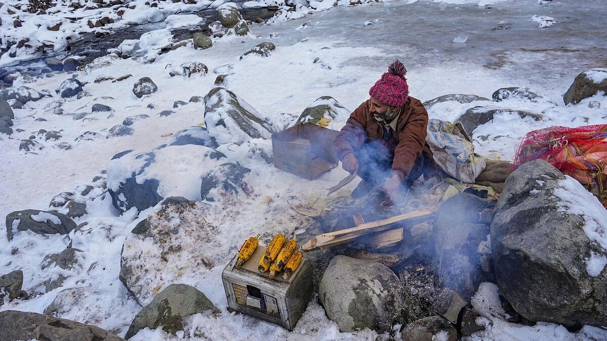PHOTOS: ಚಳಿಗೆ ತರಗುಟ್ಟುತ್ತಿದೆ ಕಣಿವೆ ರಾಜ್ಯ ಜಮ್ಮು ಕಾಶ್ಮೀರ