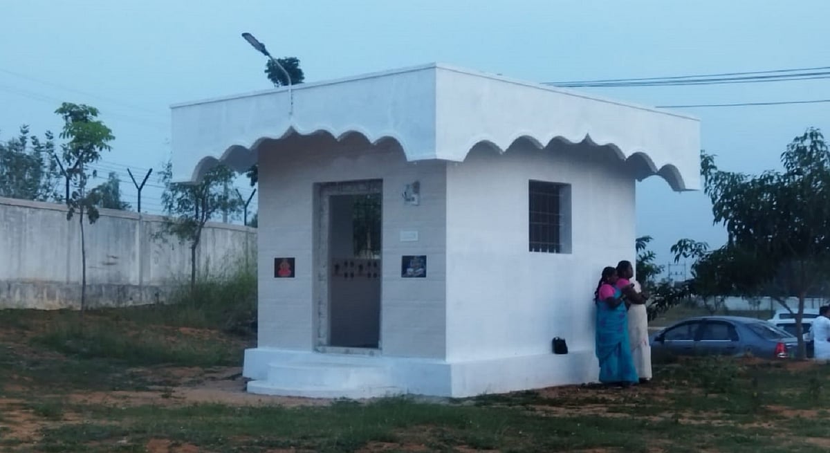 ದೇಗುಲಕ್ಕೆ ಮಕ್ಕಳಿಂದ ಹಣ ಸಂಗ್ರಹ: ಮೊರಾರ್ಜಿ ದೇಸಾಯಿ ವಸತಿ ಶಾಲೆಗೆ ಸಚಿವರ ಭೇಟಿ