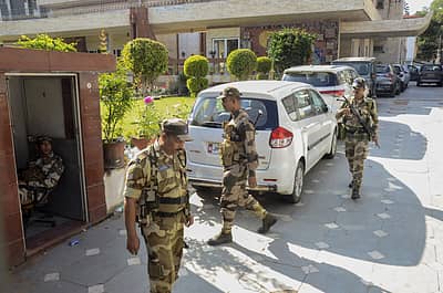 ರಾಂಚಿ: ಐಟಿ ದಾಳಿ ವೇಳೆ ಧೀರಜ್ ಸಾಹು ನಿವಾಸಕ್ಕೆ ಬಿಗಿ ಭದ್ರತೆ