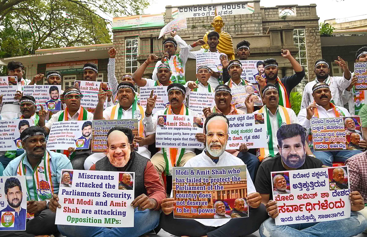 ಸಂಸದರ ಅಮಾನತು: ಕಾಂಗ್ರೆಸ್‌ ಪ್ರತಿಭಟನೆ