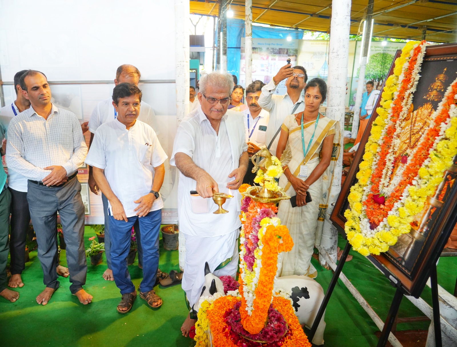 ರಾಜ್ಯಮಟ್ಟದ ವಸ್ತುಪ್ರದರ್ಶನವನ್ನು ಸಹಾಯಕ ಆಯುಕ್ತ ಗಿರೀಶ ನಂದನ್ ಉದ್ಘಾಟಿಸಿದರು. ಧರ್ಮಾಧಿಕಾರಿ ಡಿ.ವೀರೇಂದ್ರ ಹೆಗ್ಗಡೆ ಮತ್ತು ಶ್ರದ್ಧಾ ಅಮಿತ್ ಭಾಗವಹಿಸಿದ್ದರು