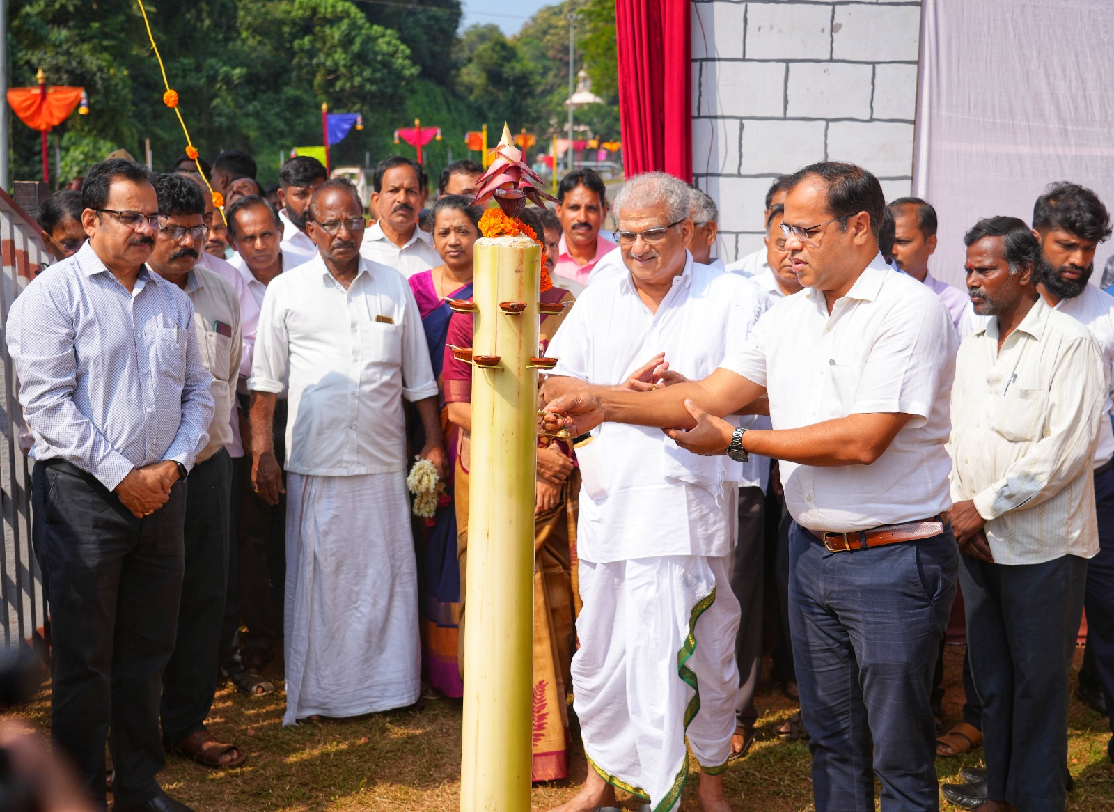 ರಾಜ್ಯಮಟ್ಟದ ವಸ್ತುಪ್ರದರ್ಶನವನ್ನು ಸಹಾಯಕ ಆಯುಕ್ತ ಗಿರೀಶ ನಂದನ್ ಉದ್ಘಾಟಿಸಿದರು. ಧರ್ಮಾಧಿಕಾರಿ ಡಿ.ವೀರೇಂದ್ರ ಹೆಗ್ಗಡೆ ಮತ್ತು ಶ್ರದ್ಧಾ ಅಮಿತ್ ಭಾಗವಹಿಸಿದ್ದರು