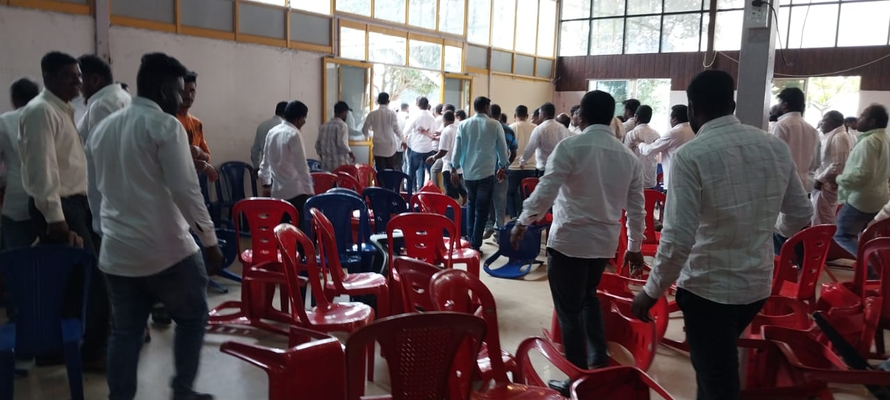 ಬಿ.ಶಿವರಾಂ ಹಾಗೂ ರಾಜಶೇಖರ ಬೆಂಬಲಿಗರ ನಡುವೆ ಮಾತಿನ ಚಕಮಕಿ 