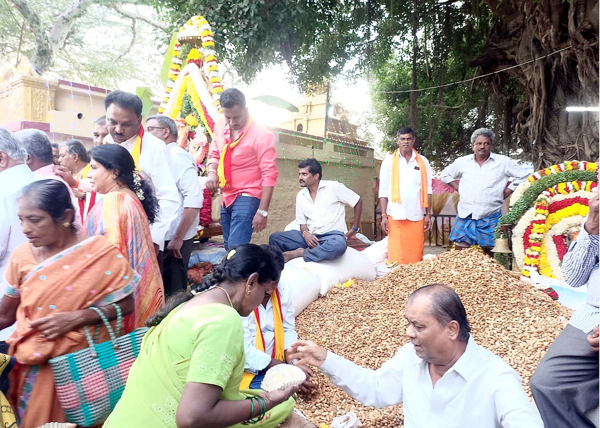 ದೊಡ್ಡಬಳ್ಳಾಪುರ ವಿವಿಧಡೆ ಕಾರ್ತಿಕ ಸೋಮವಾರ 