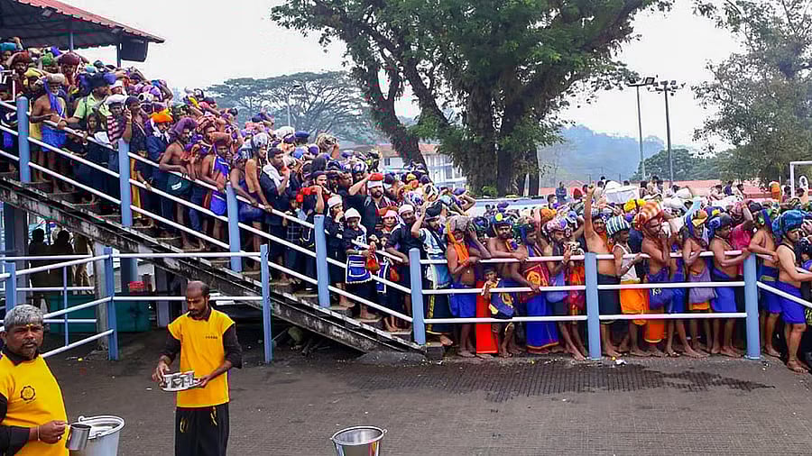 ಶಬರಿಮಲೆ ಮಂಡಲ ಪೂಜೆ: ಜನಸಂದಣಿ ನಿರ್ವಹಣೆಗೆ ಖಾಕಿ ಪಡೆ ಸನ್ನದ್ಧ 