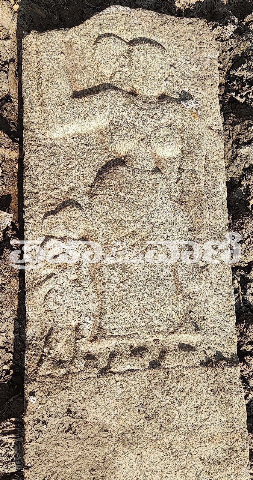 ಕಂಪ್ಲಿಯಲ್ಲಿ ‘ಮಹಾಸತಿ’ ಕಲ್ಲು ಪತ್ತೆ 