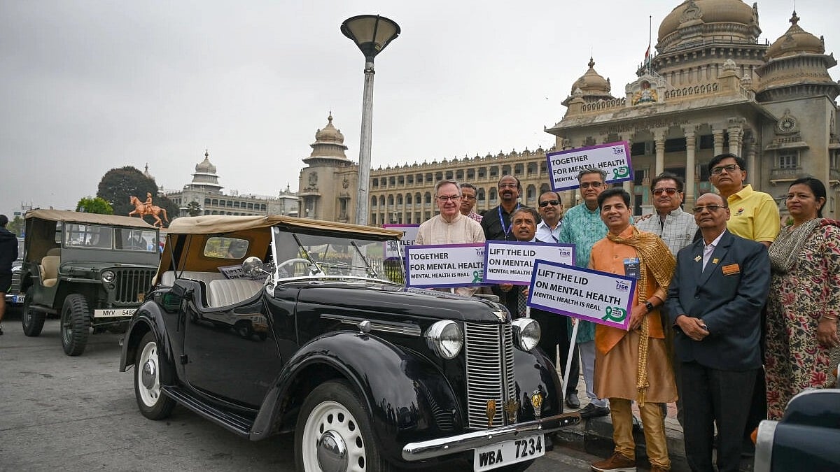 PHOTOS: ರೋಟರಿ ಕ್ಲಬ್‌ನ ಮಾನಸಿಕ ಆರೋಗ್ಯ ಜಾಗೃತಿ ವಿಂಟೇಜ್ ಕಾರ್ ರ್‍ಯಾಲಿ