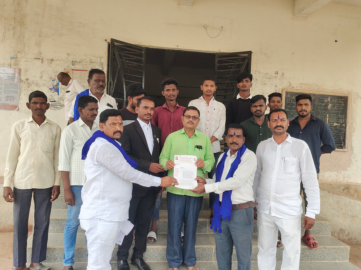 ವ್ಯವಸ್ಥಾಪಕ, ಅಕ್ಷರದಾಸೋಹ ಅಧಿಕಾರಿ ಅಮಾನತಿಗೆ ಆಗ್ರಹ