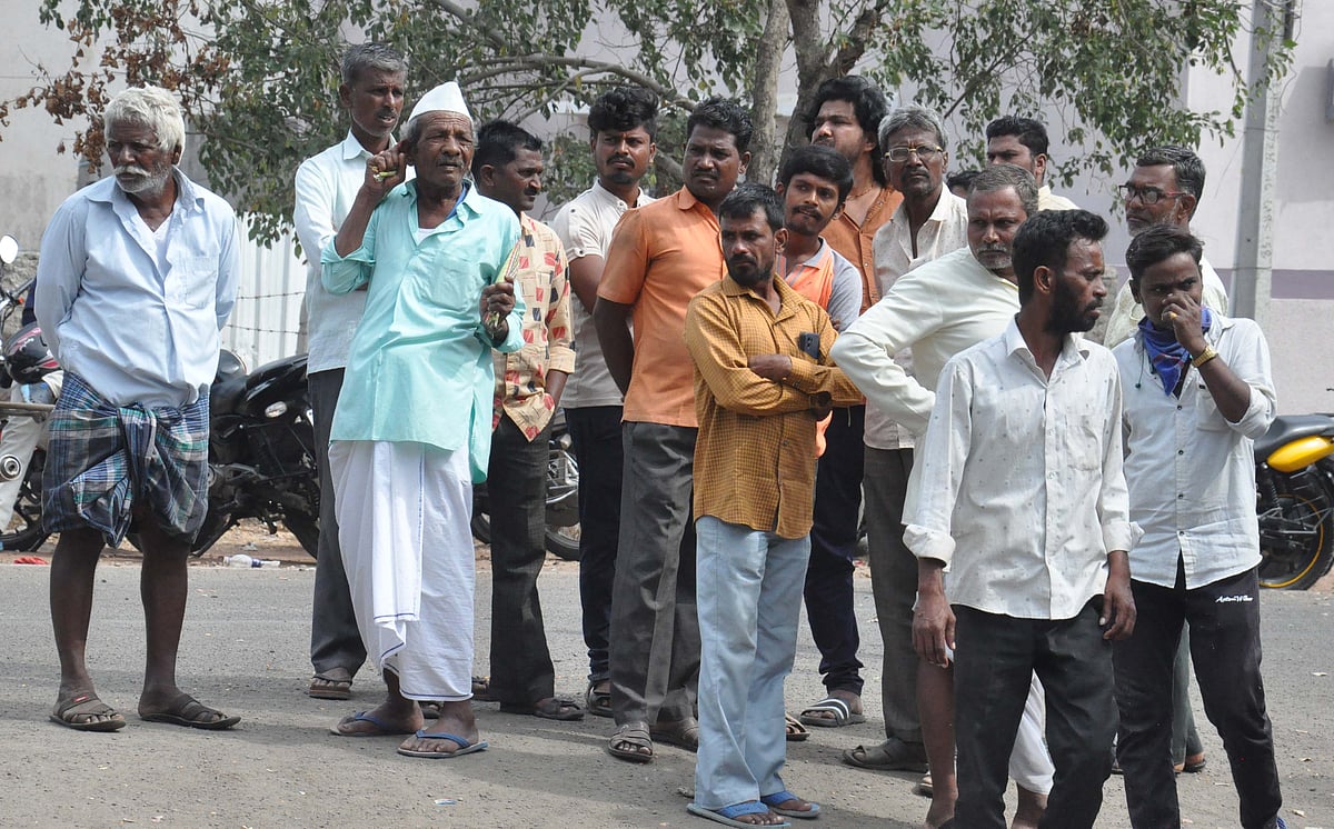 ವಿಜಯಪುರ: ಗೋದಾಮು ಮಾಲೀಕನ ಬಂಧನಕ್ಕೆ ಆಗ್ರಹ