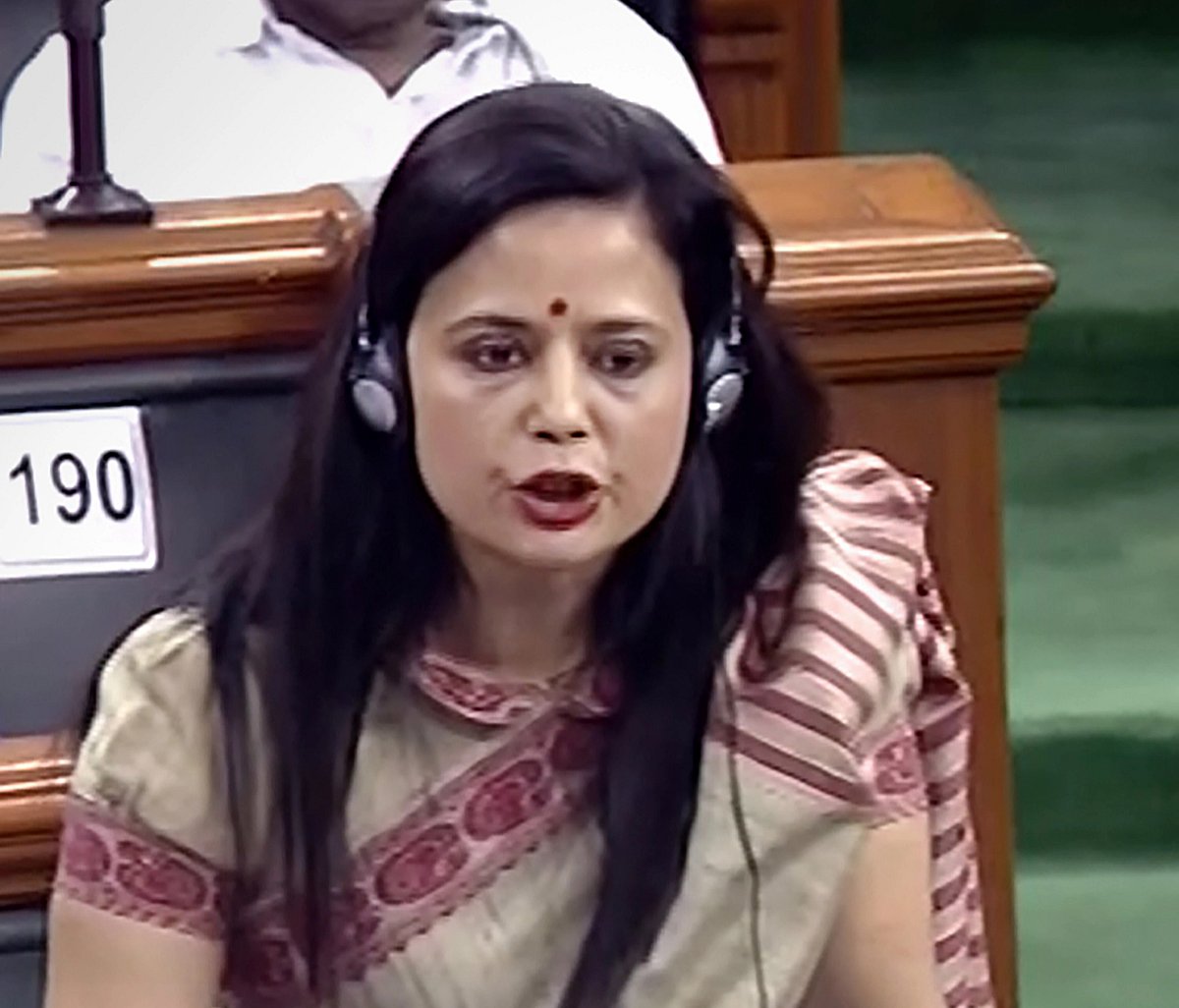 ಪ್ರಶ್ನೆ ಕೇಳಲು ಲಂಚ: ಸಂಸದೆ ಮಹುವಾ ಉಚ್ಚಾಟನೆಗೆ ವರದಿ ಮಂಡಿಸಿದ ನೀತಿ ಸಮಿತಿ