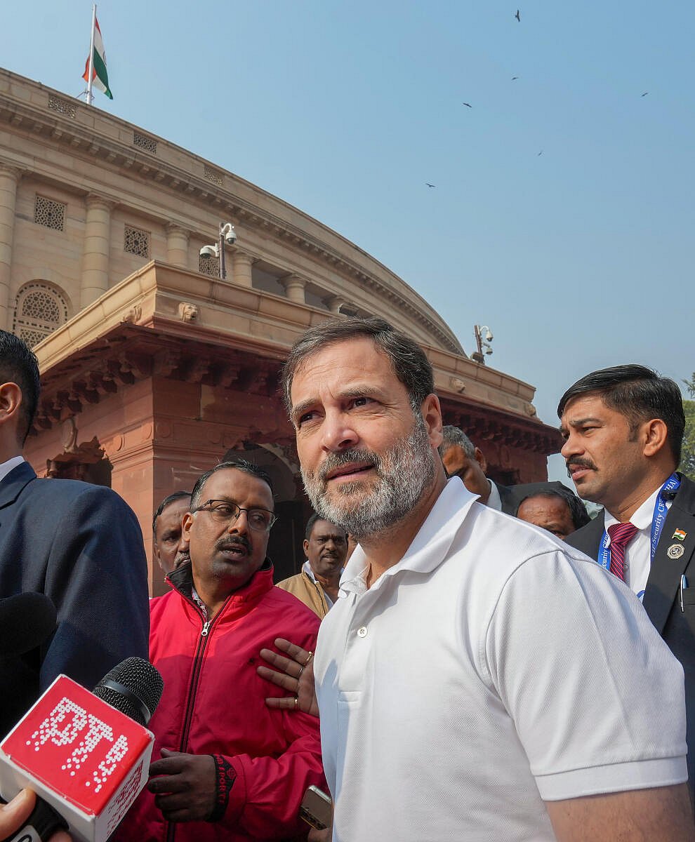 ಅಮಿತ್ ಶಾಗೆ ಇತಿಹಾಸದ ಬಗ್ಗೆ ತಿಳಿವಳಿಕೆ ಇಲ್ಲ, ತಿರುಚುತ್ತಲೇ ಇದ್ದಾರೆ: ರಾಹುಲ್