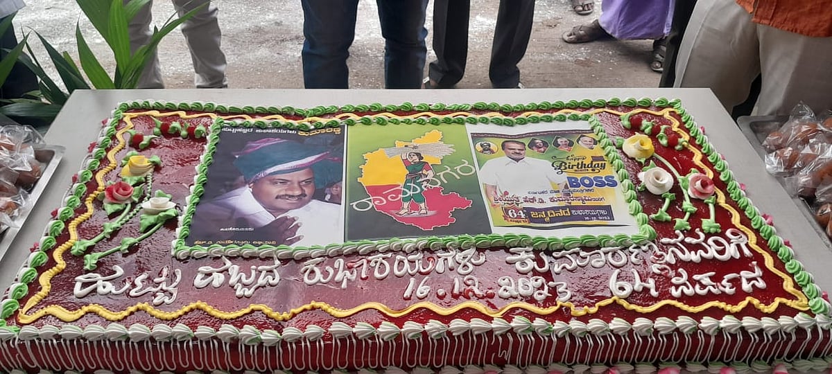 ಕುಮಾರಸ್ವಾಮಿ ಜನ್ಮದಿನ: ರೈತರಿಗೆ ಸಸಿ ವಿತರಣೆ