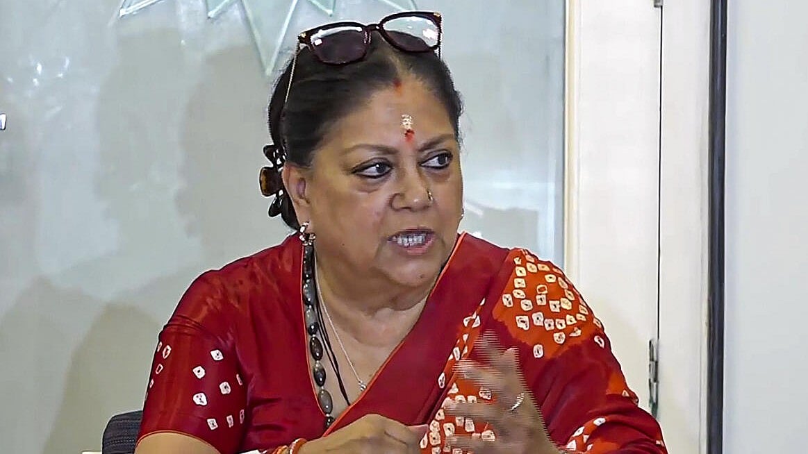 ರಾಜಸ್ಥಾನ ಸಿಎಂ ಆಯ್ಕೆ | ವಸುಂಧರಾ ರಾಜೇ ಭೇಟಿಯಾದ 10 ಶಾಸಕರು