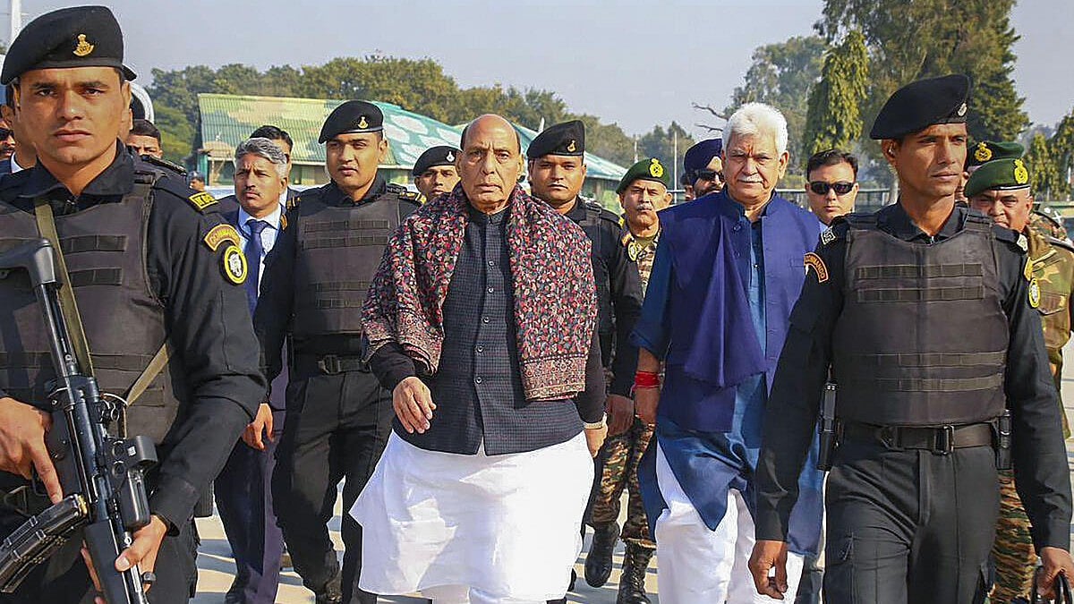 ಸೇನೆಯು ಕಾಶ್ಮೀರದಲ್ಲಿನ ಭಯೋತ್ಪಾದನೆಯನ್ನು ಕಿತ್ತೊಗೆಯಲಿದೆ: ರಾಜನಾಥ ಸಿಂಗ್