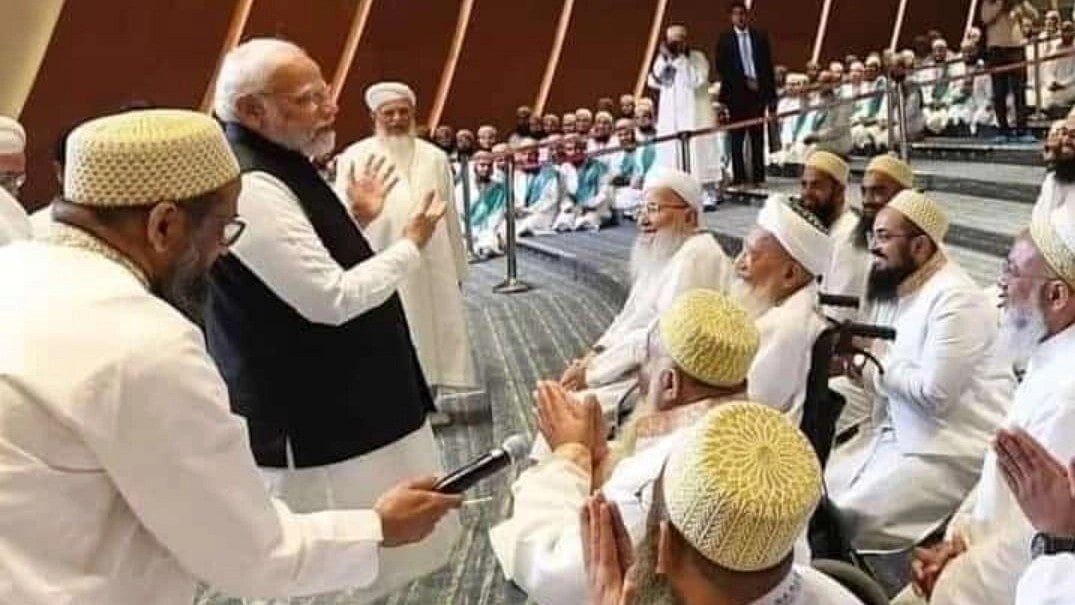 ಐಸಿಸ್ ಉಗ್ರರ ಸಂಪರ್ಕ-ಯತ್ನಾಳ ಆರೋಪಿಸಿದ್ದ ಮೌಲ್ವಿ, ಮೋದಿ ಜೊತೆಗೆ: ಪೋಟೊ ಬಿಡುಗಡೆ