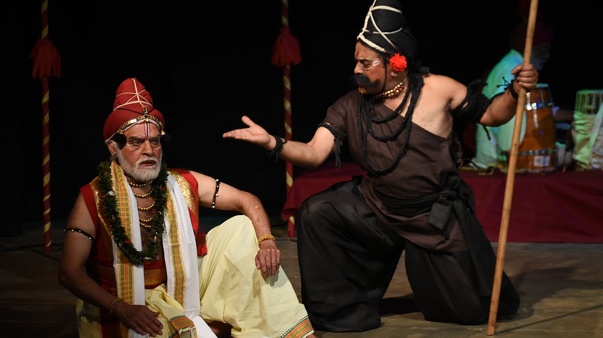 ಪೌರಾಣಿಕ ಆವರಣ, ಸಮಕಾಲೀನ ಆಯಾಮ