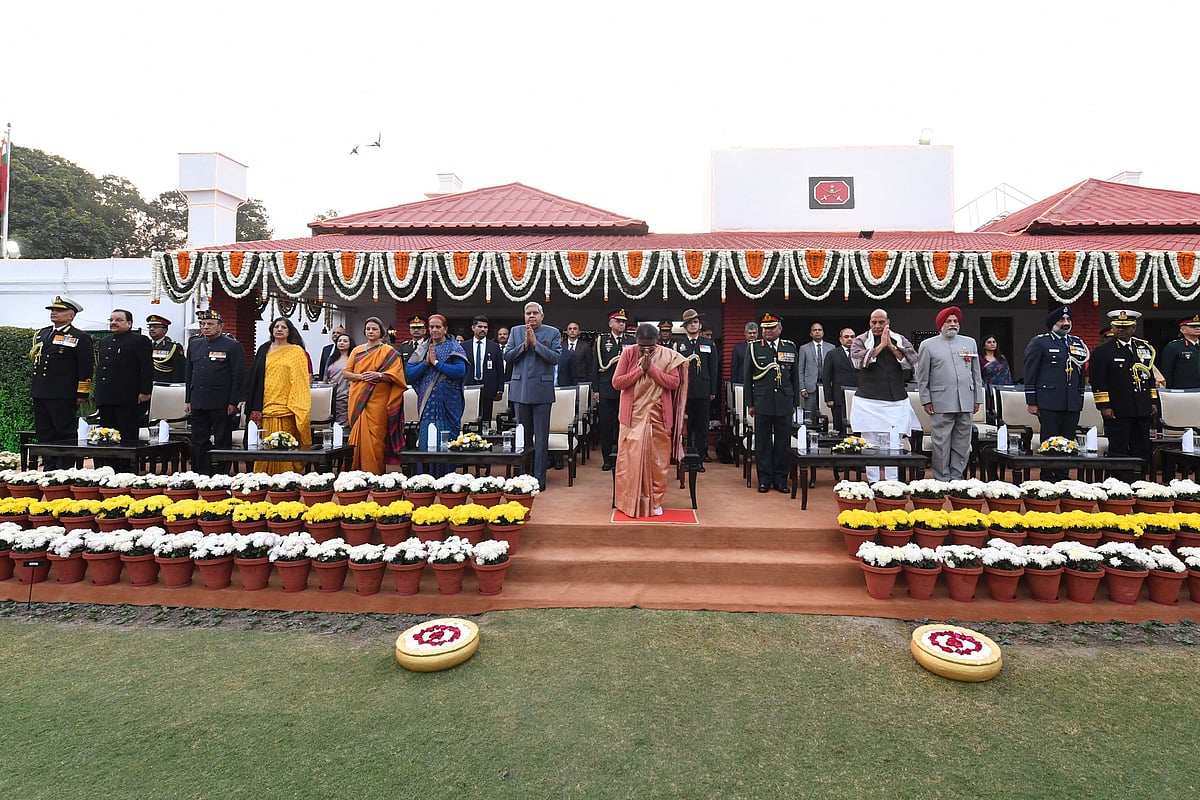 ವಿಜಯ ದಿವಸ್: ಮಡಿದ ವೀರಯೋಧರಿಗೆ ನಮನ ಸಲ್ಲಿಸಿದ ಪ್ರಧಾನಿ, ರಾಷ್ಟ್ರಪತಿ ಮುರ್ಮು